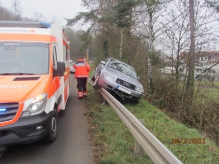 pol-fr-muellheim-unfall-endet-auf-der-leitplanke