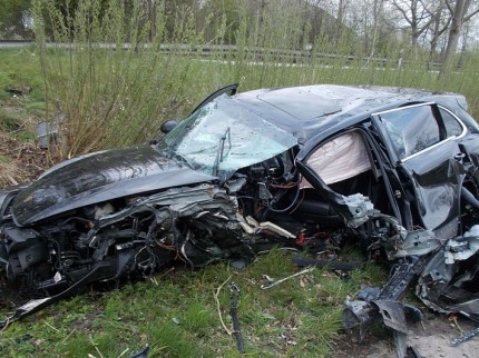 pol-iz-170415-1-neuenbrook-schwerer-unfall-im-kreis-steinburg