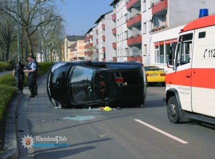 pol-ppwp-durch-spinne-erschrocken-totalschaden