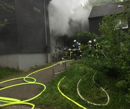 fw-en-erneuter-kellerbrand-15-menschen-gefaehrdet-bildmaterial-vorhanden