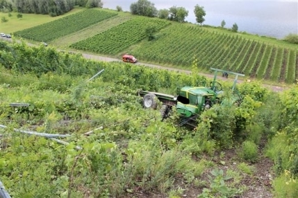 pol-pptr-traktorunfall-im-minheimer-weinberg
