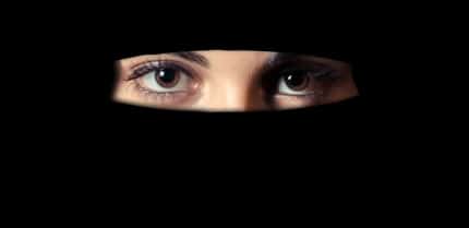Burkaträgerin verprügelt Dessous-Verkäuferin -