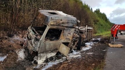 pol-vdko-gefahrgutunfall-auf-der-a-61-ethanol-laster-abgebrannt