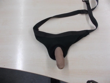 pol-ppwp-mit-plastikpenis-zum-drogentest