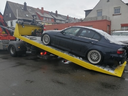 autorennen-endet-am-abschlepphaken