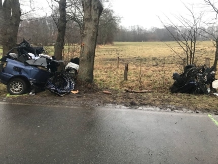pol-ver-fotos-zum-schweren-verkehrsunfall-zwischen-doerverden-und-westen