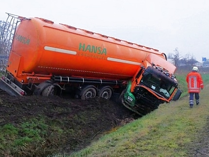 UnfallSattelzugmaschine-08032020